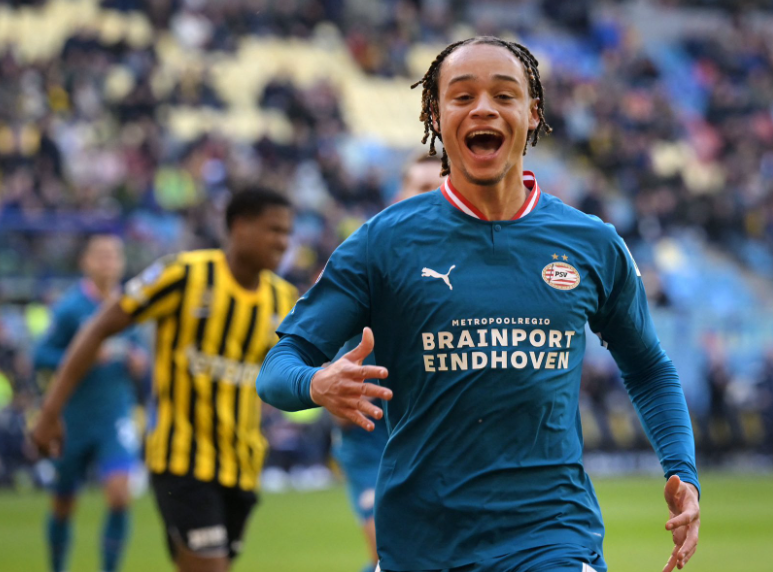 欧冠热刺大捷后:哈维·西蒙斯谈赛场感悟与未来展望